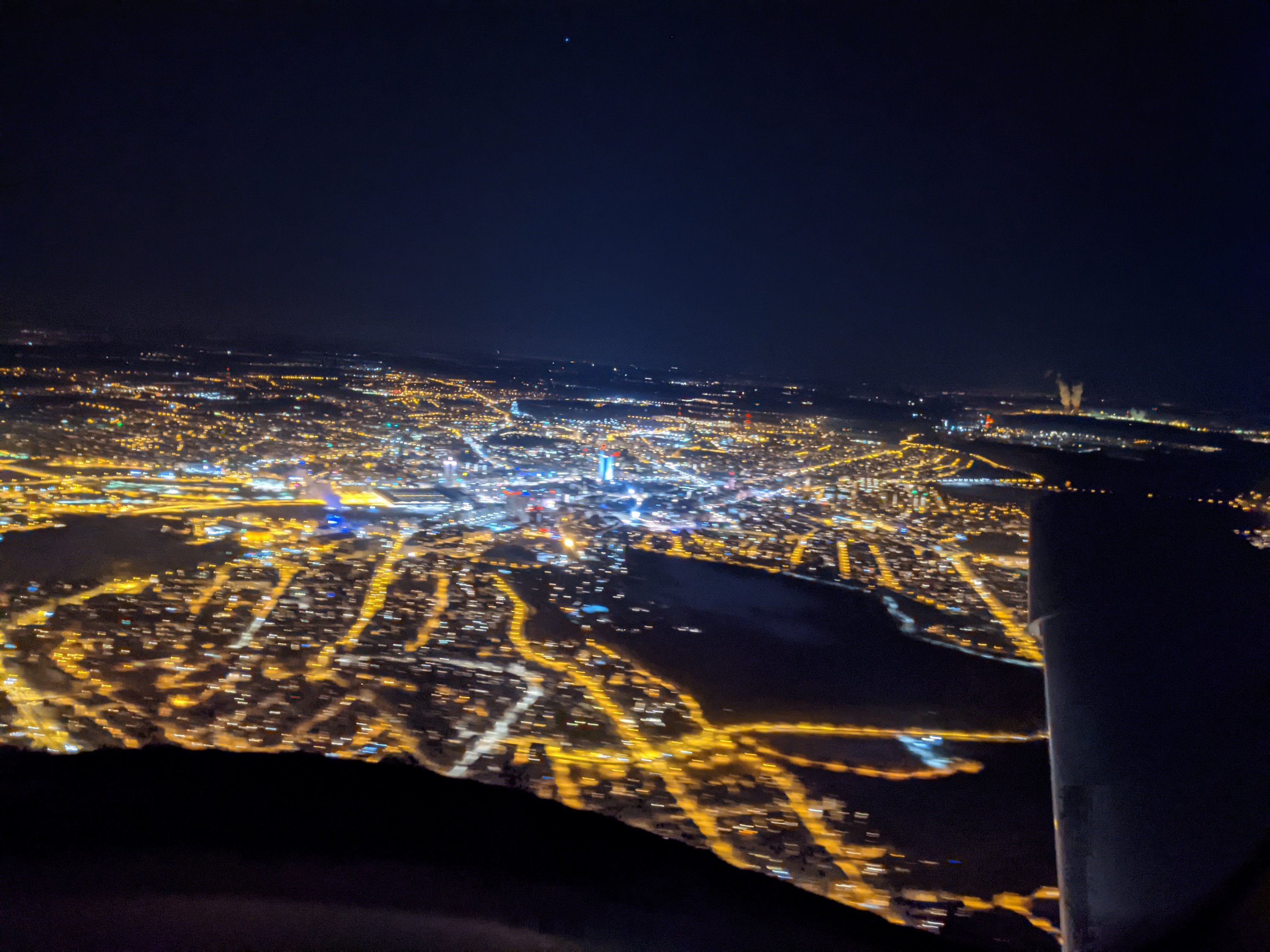 Nachtflugausbildung: aus der Cirrus über Leipzig, MDR-Tower deutlich sichtbar / Bild-Quelle: privat